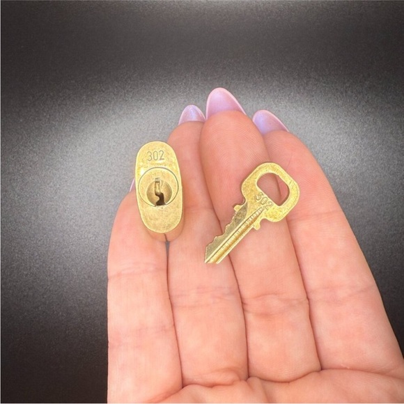 Louis Vuitton #302 Gold Padlock and Key on chain necklaces - Picture 5 of 7